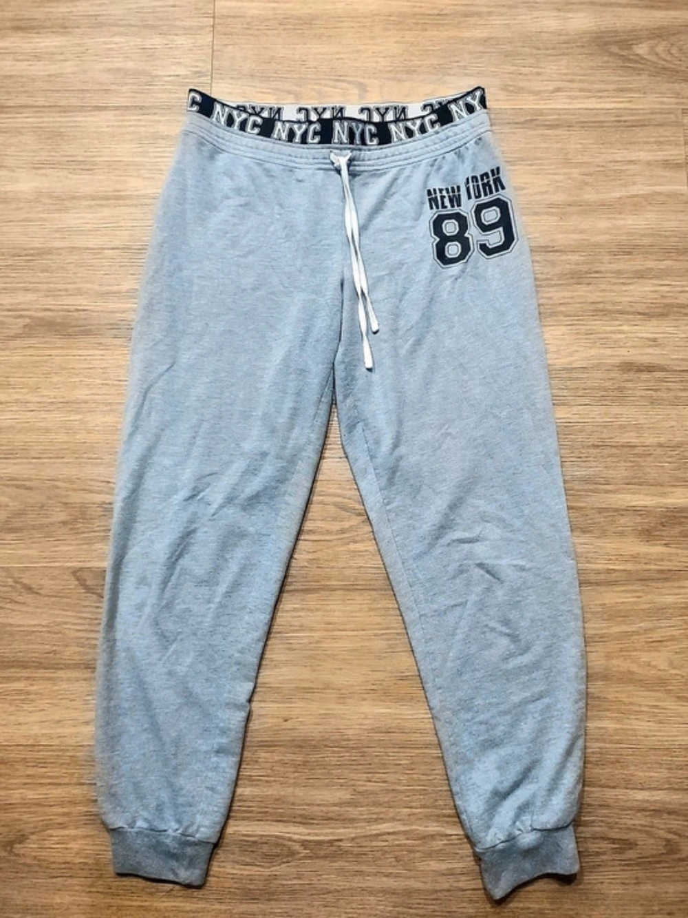 Aeropostale Aero NYC 89 Graphic Fleece Sweatpants Gray & Black Medium